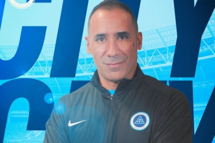 深圳新鹏城足球俱乐部宣布，任命佩普-穆尼奥斯为一线队主教练