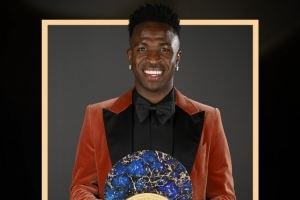 金球奖官方：祝苏格拉底奖得主维尼修斯25岁生日快乐