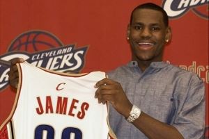 名记：詹姆斯明年回骑士将是最接近童话的结局 不清楚骑士的意愿