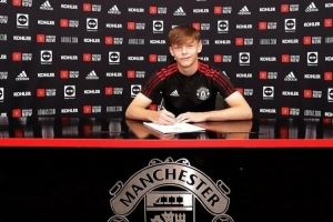记者：曼联20岁小将马瑟可能今夏外租离队，也不排除永久转会