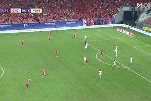 第40分钟，杨明洋争顶被裁判吹罚犯规，蓉城球员纷纷表示不满