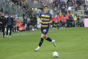 罗马诺：利物浦从未讨论过回租莱奥尼，他会立刻加入斯洛特的阵容