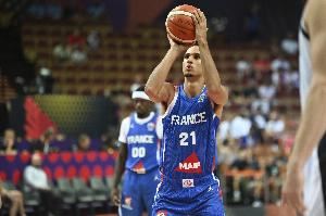 齐哑火！库利巴利3中1拿3分出现5犯规 里萨谢4中0没得分