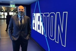 牌面！基德现场观看英超埃弗顿比赛 俱乐部CEO亲自接待