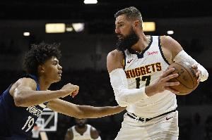 失误略多！瓦兰替补13分钟5中3拿到6分 出现4次失误&5次犯规