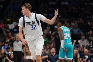 攻防一体实力超群！弗拉格半场7中4得到11分3板4助3断 正负值+9！