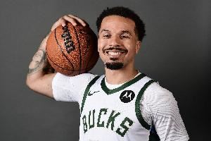 里弗斯谈科尔-安东尼：隆多也一直在帮他 他是出色传球手优秀控卫