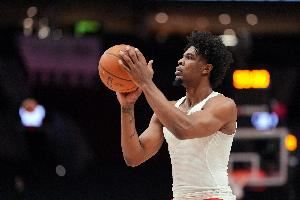 亨德森:很多人受我这种伤都离队休养 我一直跟队看录像&学习